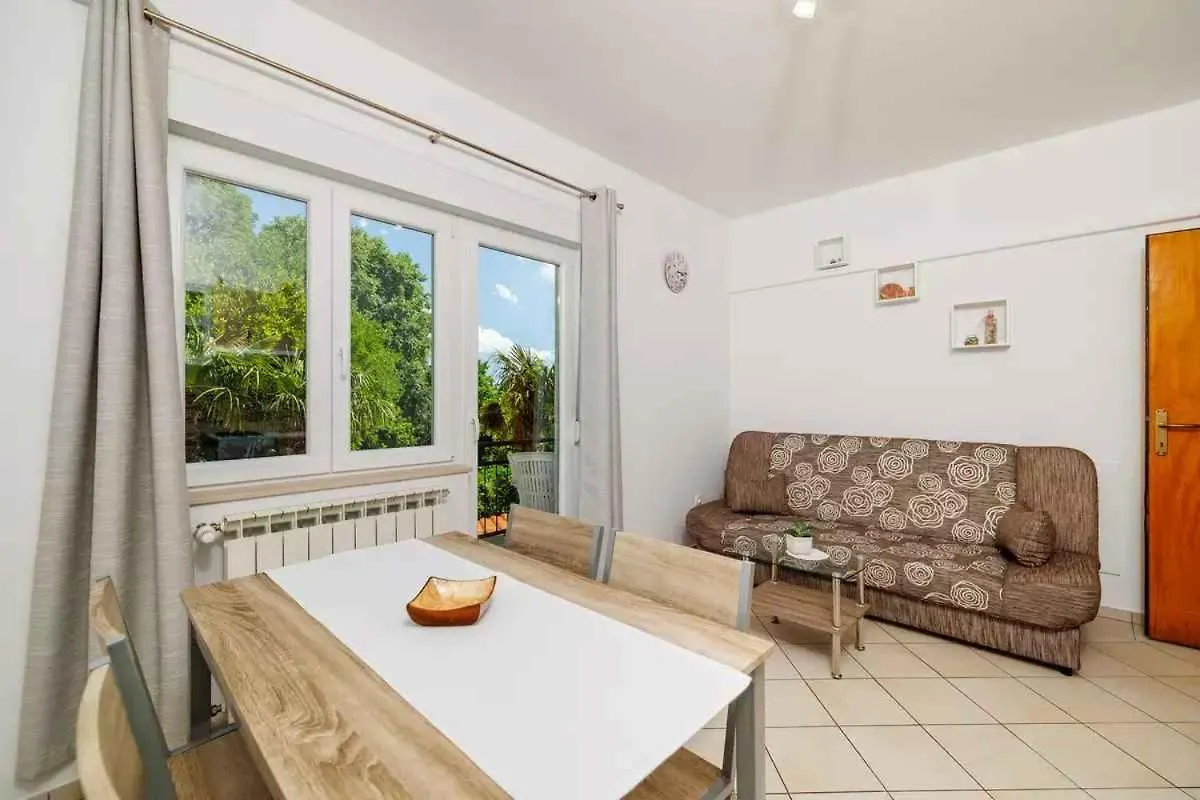 One-Bedroom Apartment In Crikvenica XVIII Dramalj